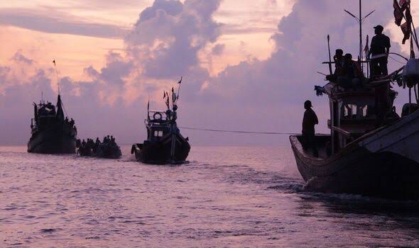 Horror as 'overcrowded' migrant ship sinks – 250 refugees missing | World | News | Express.co.uk