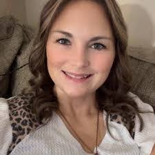 Amanda Shands's Instagram, Twitter & Facebook