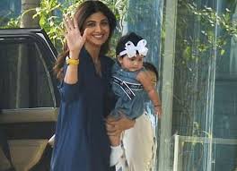 On november 22, 2020, shilpa shetty kundra and raj kundra had celebrated their 11th marriage anniversary and shilpa had penned a sweet, 'no filter' note for her hubby. Shilpa Shetty Poses With Her Daughter Samisha For The Paparazzi The Little One S Expressions Are Too Good To Miss Bollywood News Bollywood Hungama