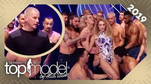 Reinschauen lohnt sich, denn hier findest du aktuelle tipps, vorschauen und unsere aktionen immer topaktuell informiert. Channing Tatum Mit Magic Mike Beim Finale Live Shooting Mit Sexy Stripper Gntm 2019 Prosieben Youtube