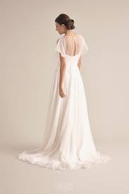 Gonna dritta sul davanti con motivo a balza al fondo sul retro. Pin Su Abito