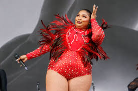 Melissa viviane jefferson (born april 27, 1988), known professionally as lizzo, is an american singer, rapper, songwriter, and flutist. Lizzo S Best Outfits Fashion And Beauty Photos Of Lizzo