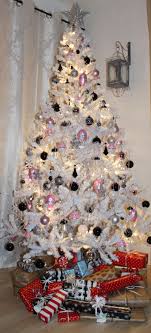 Black And White Christmas Tree Decorations Black White And Silver Christmas Tree Decorations White Christmas Tre Christmas Tree Decorating Themes White Christmas Tree Decorations White Christmas Trees