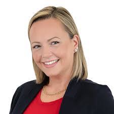 Amy Reeder's Instagram, Twitter & Facebook