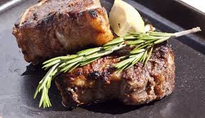 L'agnello con patate in padella è una ricetta molto semplice e gustosa delle classiche costolette al forno con le patate; Ricetta Costolette Di Agnello Al Vino Le Ricette Di Buonissimo