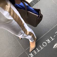 今流行りのラインパンツが似合う人、似合わない人 | 岡田実子オフィシャルブログ Powered by Ameba