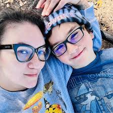 Robert Marett's Instagram, Twitter & Facebook