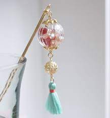 ガラスボールとタッセルが揺れるかんざし タッセルエメラルド ヘアジュエリー 美しいジュエリー 浴衣 アクセサリー