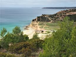 É caracterizado pela sua escrita de rua, de fácil interpretação e direta, contendo sempre uma mensagem específica e. Vila Do Bispo Pristine Beaches And Remote Towns