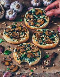 Spinach Mushroom Mini Pizza Vegan Spinach Pizza Food Recipes