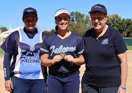 Sarah Tonkin recipient of the Richard Coombe Medal, A grade MVP Club Day,  presented by Lorry Brown and Anna Hambour. Congratulations!🌟💙🩵