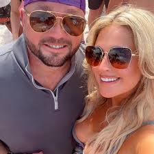 Does Scotch and Sirloin have a kids menu and what is the average price for  4 people to have dinner?