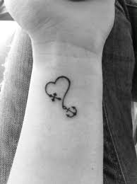 Diese zeitlose kombination aus dreizack und kreuz, die früher vor allem als zeichen. 1001 Coole Glaube Liebe Hoffnung Tattoo Ideen
