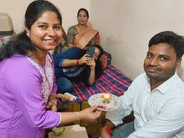 Rakhi tied to soldiers at Darbhanga Air Force Station | दरभंगा एयर फोर्स  स्टेशन में जवानों को बांधी राखी: सांसद डॉ. धर्मशिला गुप्ता ने की दीर्घायु  होने की कामना, कहा ...