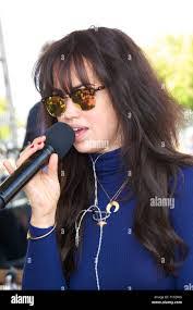 Dione Bennett's Instagram, Twitter & Facebook