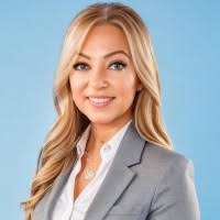 60+ "Daniela Le&" profiles