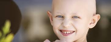 Un niño de siete años se afeita la cabeza para apoyar a su amigo enfermo de  cáncer: un hermoso gesto que emociona