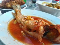 Apalagi lele bisa diolah jadi berbagai masakan lezat. Khas Bumbu Melayu Ini Dia Makanan Pekanbaru Yang Perlu Kamu Coba Popmama Com