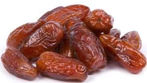 Buah kurma sangat identik saat bulan ramadhan, malah menjadi makanan wajib saat berbuka. Penangkini Khasiat Kurma