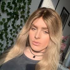 Melinda Waddell's Instagram, Twitter & Facebook