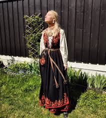 Add to favorites norwegian bunad dress form tea towel nothinbuttcountree 5 out of 5 stars (8) sale price $15.99 $ 15.99 $ 19.99 original. Bunad Twitter Search