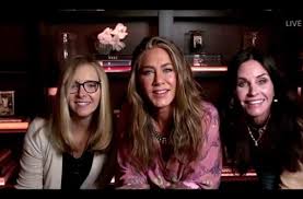 Jennifer aniston, brad pitt, prince harry, meghan markle and more. Emmy Awards 2020 Kleine Friends Reunion Bei Der Preisverleihung Kultur Stuttgarter Nachrichten