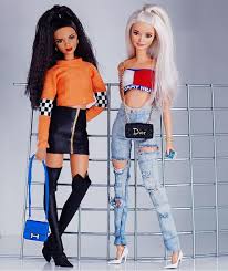 Tehlikeli Bir Macera Daha Barbie Giysileri Moda Bebekleri Barbie Oyuncak