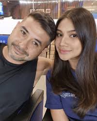 Among topics discussed were regarding upcoming programmes as well as the association's activity reports. Cantiknya Tak Nampak Macam Ibu Anak 4 Kekal Ramping Walau Dalam Pantang Penampilan Che Puan Khaleeda Raih Perhatian Keluarga