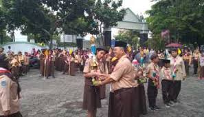 Sk kwarnas tentang perubahan pakaian seragam pramuka adalah. Bentuk Pakaian Seragam Pramuka Sesuai Sk Kwarnas No 174 Tahun 2012 Sd Negeri Gambiranom