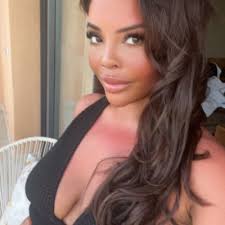 Ella Baldwin (@Ella_B_xxx)