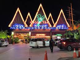 Batu ferringhi is the ideal place for a malaysia both families and couples. Batu Ferringhi Beach Penang What To Expect From Your Visit