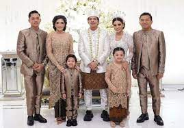 Saya mengharapkan perkahwinan kamu berdua dalam barakah allah, saya telah menjaga afaf selama 26 tahun, daripada kecilnya sampai dewasa. Akhirnya Terungkap Harga Fantastis Kalung Berlian Aurel Hermansyah Saat Akad Nikah Yang Sempat Bikin Kepo Netizen