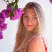 Amanda Heide's Instagram, Twitter & Facebook