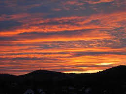 Der sonnenuntergang ist ein tägliches ereignis, das ohne ausnahme jeden tag passiert. Warum Ist Der Abendhimmel Rot Ratsel Des Alltags Wissen De