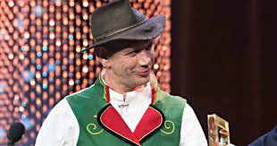 Petter pilgaard har kjørt opp til gravemaskin, hjullaster og dumper, og planen er nå å starte pilgaard maskin as. Petter Pilgaards Gledelige Beskjed Gratulasjonene Strommer Inn