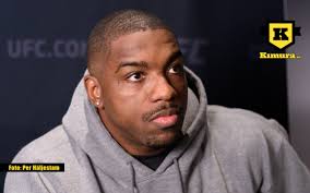 Walt Harris drar sig ur matchen mot Overeem