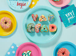 At a party, you want to make it as easy as possible for your guests to mingle and move around. 13 Easy Graduation Party Food Ideas For 2021 Party City
