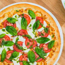 È importate ricordare che i carboidrati e le proteine forniscono 4 calorie per ogni grammo, mentre un grammo di grassi fornisce 9 calorie. Pizza Con Mozzarella Di Bufala Scopri La Pizza Bufalina