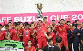 Hồng sơn thi đấu cho clb hà nội đến năm 2016, sau đó giải nghệ, làm hlv thủ môn rồi hlv trưởng của đội trẻ hà nội vừa giành vé lên chơi ở giải hạng nhì năm 2019. Vi Sao Ä'á»™i Tuyá»ƒn Viá»‡t Nam Vo Ä'á»‹ch Aff Suzuki Cup 2018 Bao NgÆ°á»i Lao Ä'á»™ng