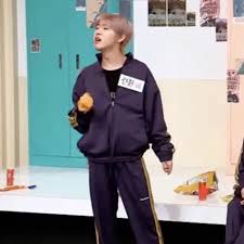 Thread by @MINGYUC0R3, RENJUN small : A THREAD @NCTsmtown_DREAM [...]