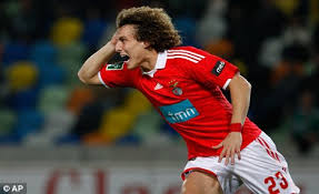 David luiz moreira marinho is a brazilian professional footballer who last played for premier league club arsenal and the brazil national te. Manchester United Join Chase For Brazilian Defender David Luiz Daily Mail Online