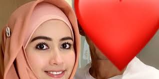 Aktor tersebut dikabarkan masuk rumah sakit pada 17 juni 2021. Pengusaha Suami Baru Meggy Wulandari Mantan Istri Kiwil Akhirnya Muncul Ini Fotonya Merdeka Com