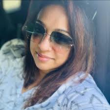 Who is Mrs. Richardson, the music teacher from Traphagen Elementary School?