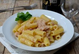 Quando il burro è omogeneamente distribuito sulla pasta si versa il parmigiano reggiano. Pasta Tonno Burro E Parmigiano Ricetta Veloce