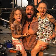 Настоящее имя — джозеф джейсон намакайа момоа (joseph jason namakaeha momoa). Pscjcgvu2hlpxm