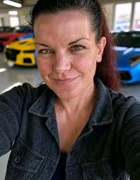 Do I deserve to be loved, if yes prove by dropping a heart ❤️