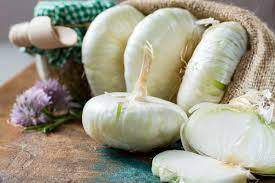 Esistono infatti diverse varietà di cipolla, caratterizzate da. Tipi Di Cipolla La Varieta Piu Importanti In Italia E Alcuni Spunti Per Cucinarle