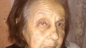 Un cuidador infiel golpeó ferozmente a una anciana jachallera