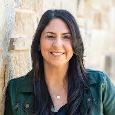 Carolyn Soto's Instagram, Twitter & Facebook