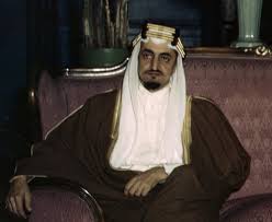 الابن الأكبر للأمير بندر بن عبد العزيز آل سعود كان أميراً لمنطقة القصيم سابقاً ويشغل حالياً منصب أمير منطقة الرياض ويحمل عضوية هيئة البيعة والتي تعنى باختيار الملك وولي. ÙÙŠ Ø°ÙƒØ±Ù‰ ÙˆÙØ§ØªÙ‡ Ù…Ø§Ø°Ø§ ØªØ¹Ø±Ù Ø¹Ù† Ù‚Ø¶ÙŠØ© Ø§ØºØªÙŠØ§Ù„ Ø§Ù„Ù…Ù„Ùƒ ÙÙŠØµÙ„ Ø¨Ù† Ø¹Ø¨Ø¯Ø§Ù„Ø¹Ø²ÙŠØ² Ø´Ø¨ÙƒØ© Ø±ØµØ¯ Ø§Ù„Ø¥Ø®Ø¨Ø§Ø±ÙŠØ©